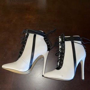 Cute ShoeDazzle booties.